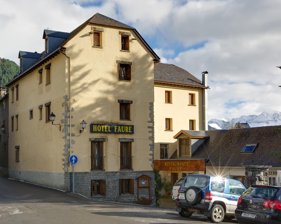 Apartahotel Faure Sallent de Gállego Exteriör bild