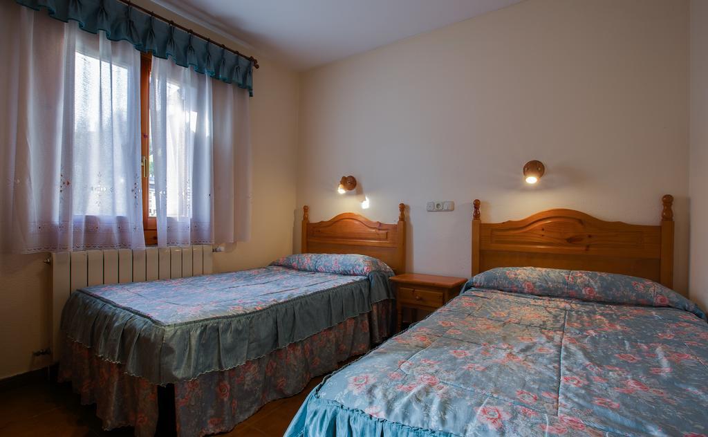Apartahotel Faure Sallent de Gállego Rum bild