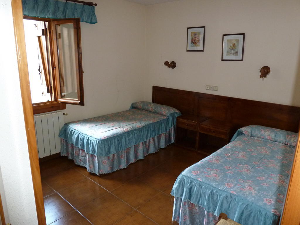 Apartahotel Faure Sallent de Gállego Rum bild