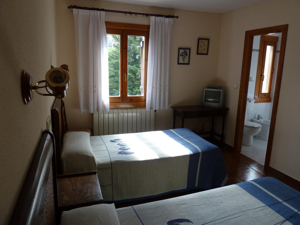 Apartahotel Faure Sallent de Gállego Rum bild