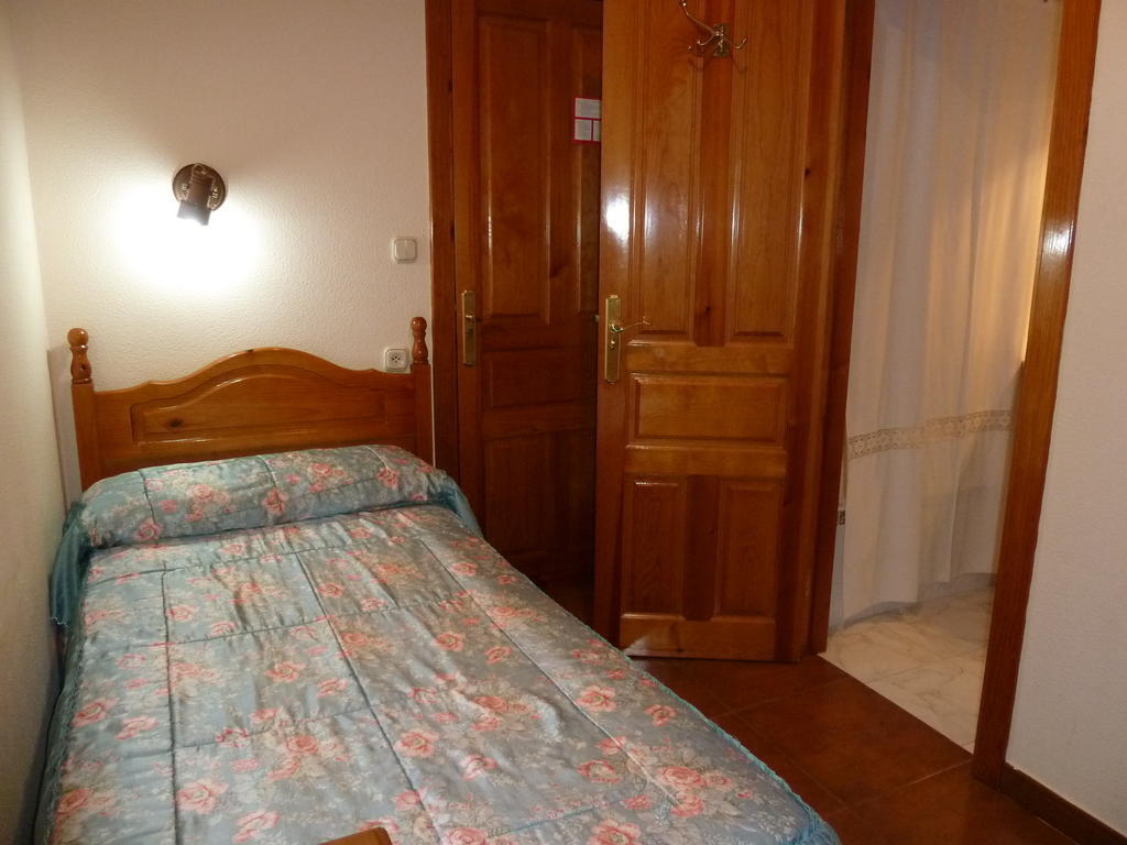 Apartahotel Faure Sallent de Gállego Rum bild